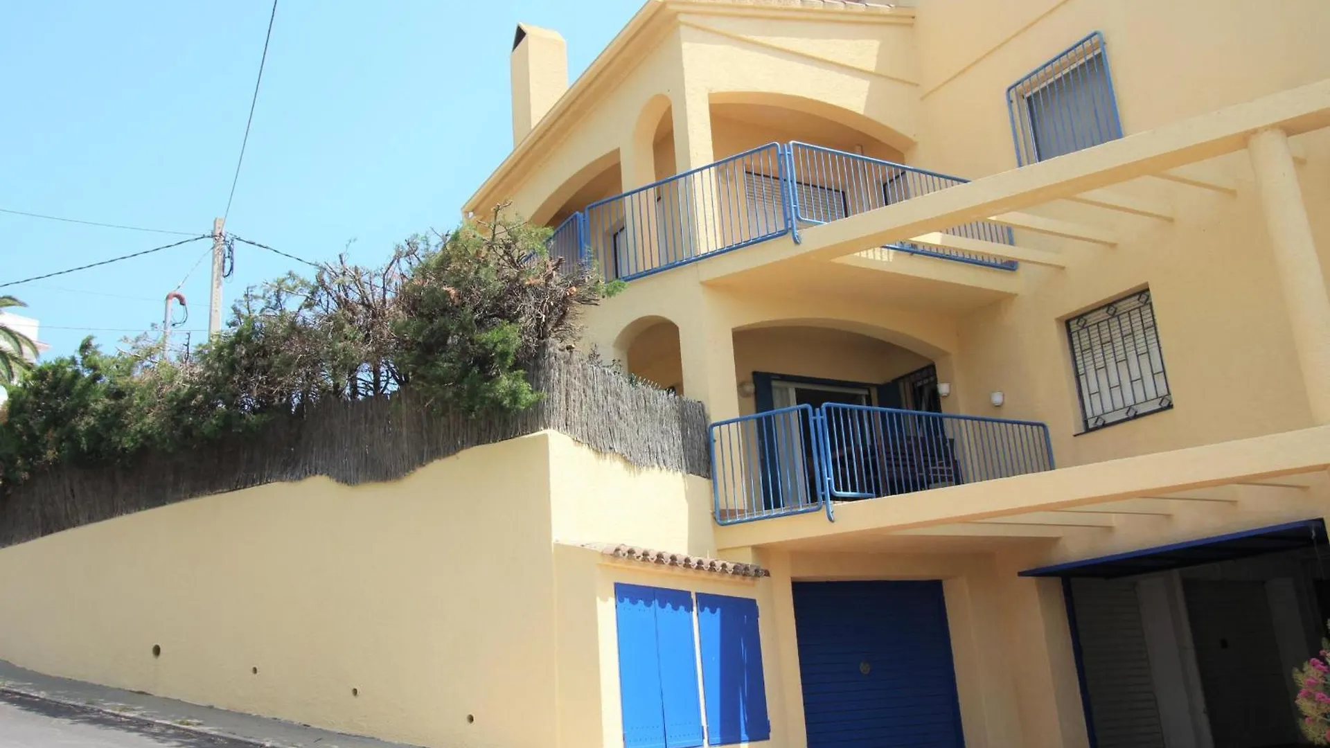 Apartamento Con Jardin A 150 M De La Playa, 2 Habitaciones, Terraza Con Vistas Parciales Al Mar, Ac, Bbq. - Es-228-151 Llanca 0*,