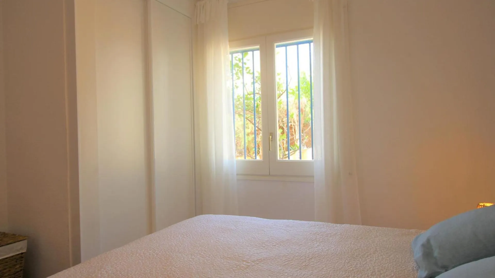 Apartamento Con Jardin A 150 M De La Playa, 2 Habitaciones, Terraza Con Vistas Parciales Al Mar, Ac, Bbq. - Es-228-151 Llanca