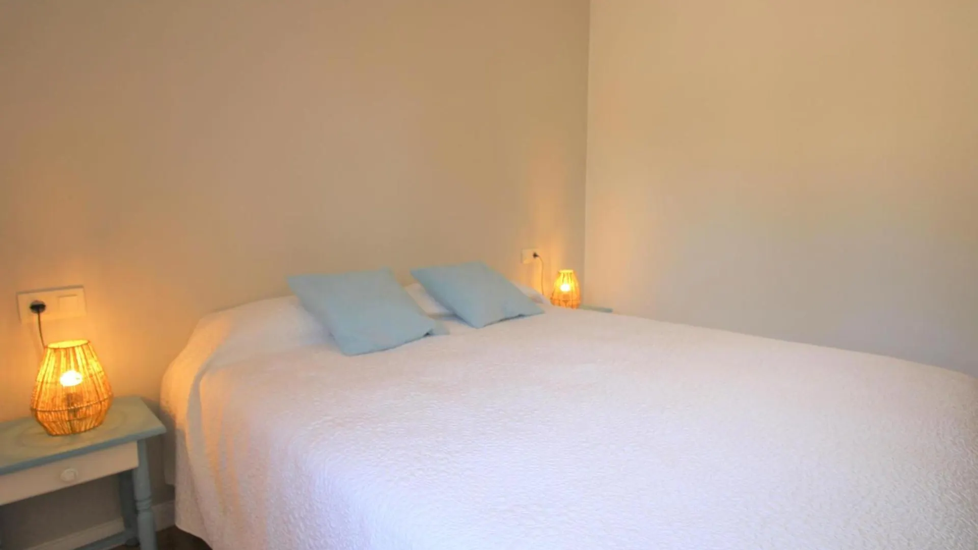 Apartamento Con Jardin A 150 M De La Playa, 2 Habitaciones, Terraza Con Vistas Parciales Al Mar, Ac, Bbq. - Es-228-151 Llanca 0*,  Spain