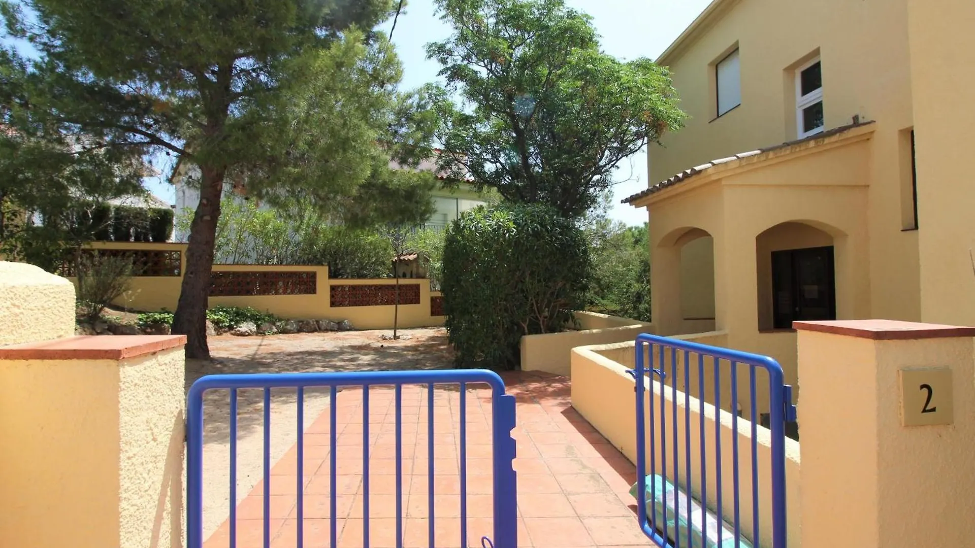 Apartamento Con Jardin A 150 M De La Playa, 2 Habitaciones, Terraza Con Vistas Parciales Al Mar, Ac, Bbq. - Es-228-151 Llanca Apartment