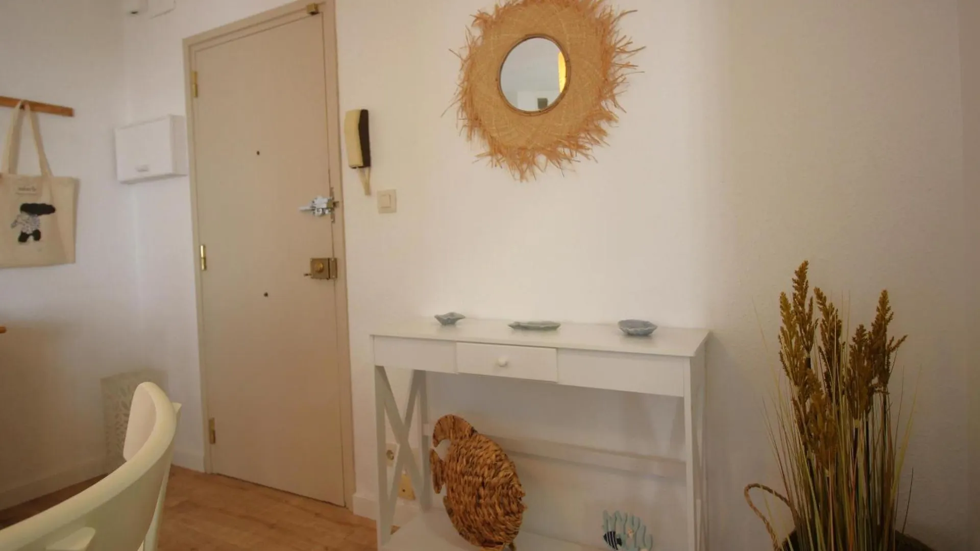 Apartamento Con Jardin A 150 M De La Playa, 2 Habitaciones, Terraza Con Vistas Parciales Al Mar, Ac, Bbq. - Es-228-151 Llanca Apartment