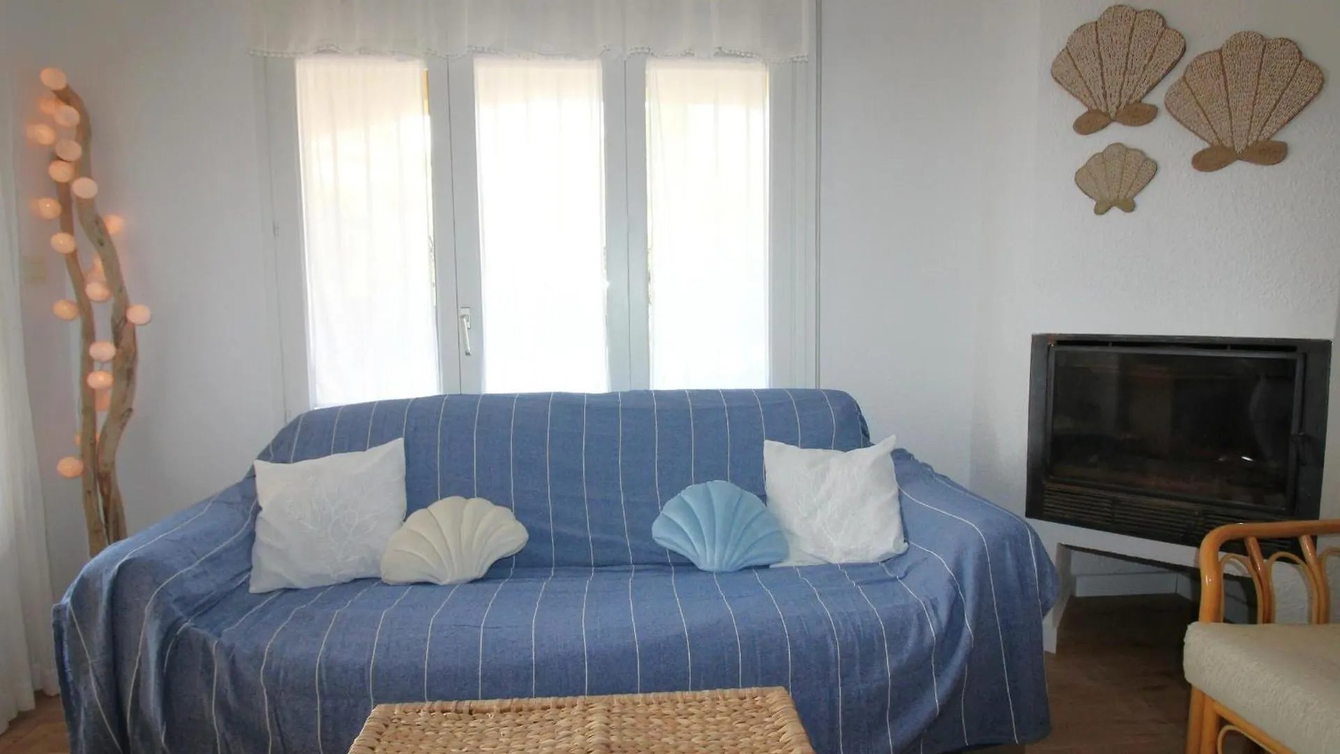 Apartamento Con Jardin A 150 M De La Playa, 2 Habitaciones, Terraza Con Vistas Parciales Al Mar, Ac, Bbq. - Es-228-151 Llanca 0*,