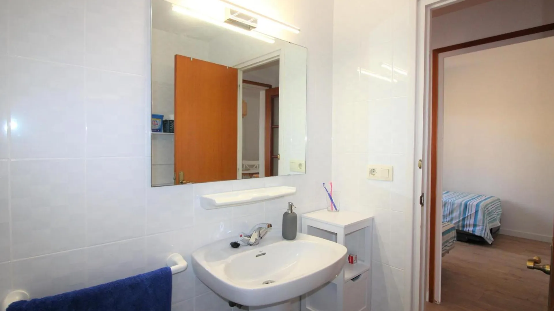 Apartamento Con Jardin A 150 M De La Playa, 2 Habitaciones, Terraza Con Vistas Parciales Al Mar, Ac, Bbq. - Es-228-151 Llanca Spain